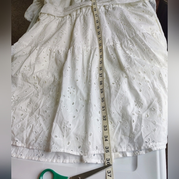 button-tie front eyelet flared dress, cotton raglan Puff sleeves, size L. - Picture 16 of 16